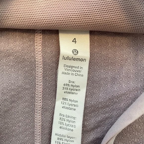 Lululemon Sports Bra size 4 - Picture 6 of 6